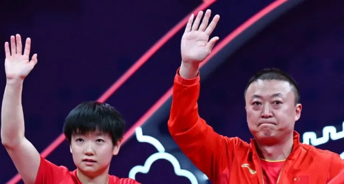 中国羽毛球队完胜日本羽毛球队，马琳送出助攻