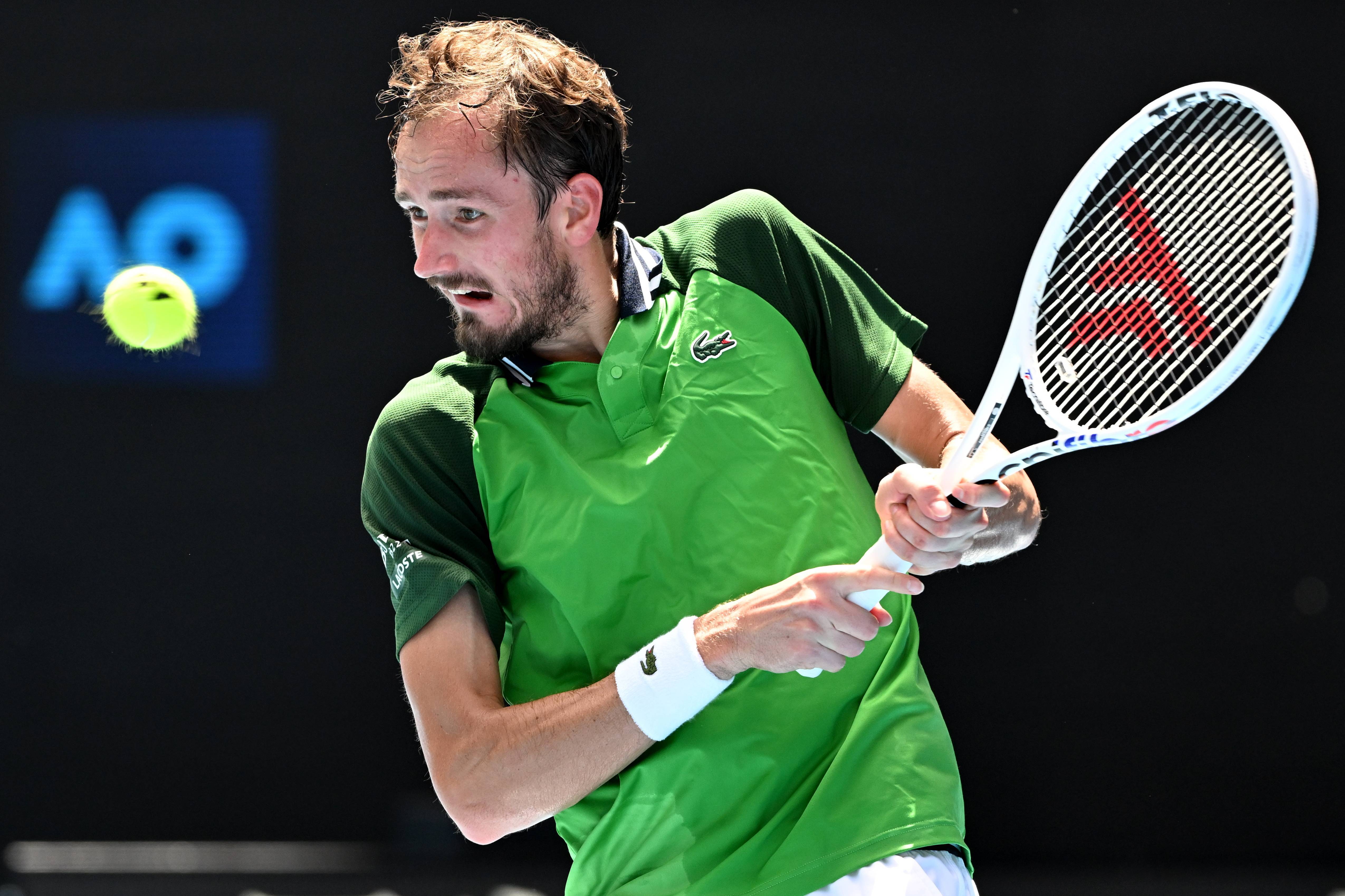 西班牙网球队绝杀世界网球队，梅德韦杰夫爆发神勇