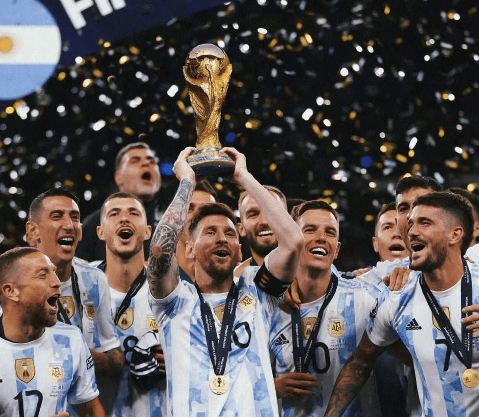 包含阿根廷轻取多特蒙德，乔瓦尼·雷纳统治全场的词条