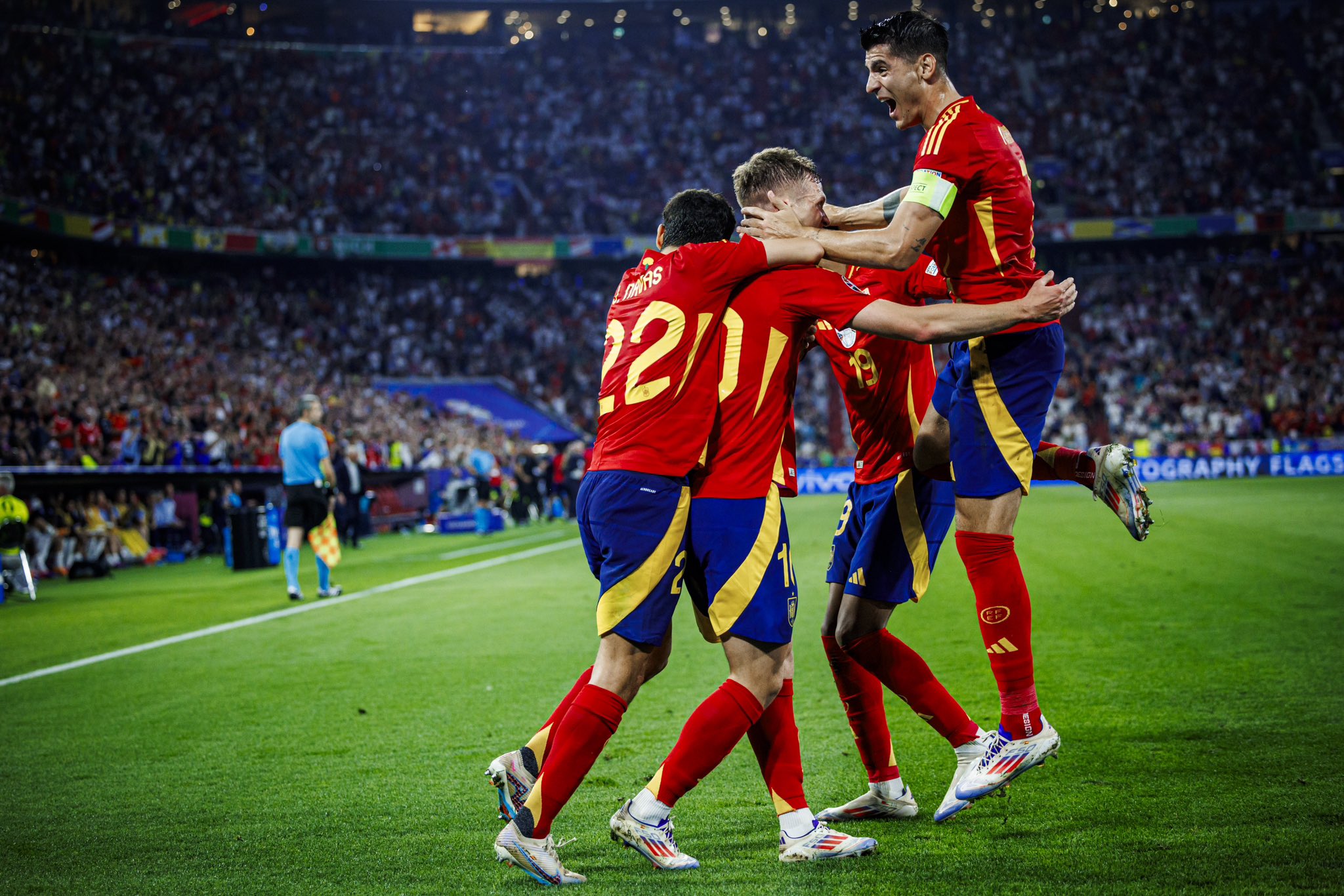 神仙对局!欧洲杯比赛过程堪比大片 神仙对局!欧洲杯比赛过程堪比大片