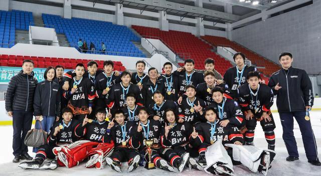 冰球战术调整奏效,成功扭转局势 冰球战术调整奏效,成功扭转局势