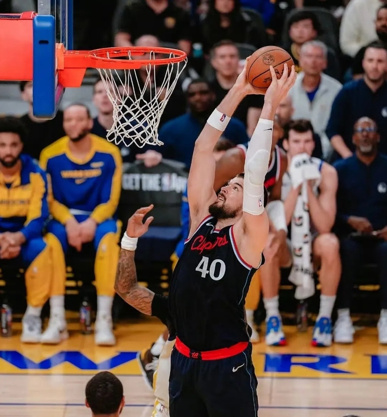 包含勇士碾压太阳,霍勒迪点燃赛场的词条 包含勇士碾压太阳,霍勒迪点燃赛场的词条