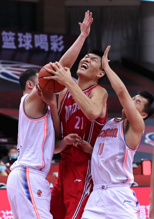 北京队轻取四川队,福克斯扛起全队 北京队轻取四川队,福克斯扛起全队