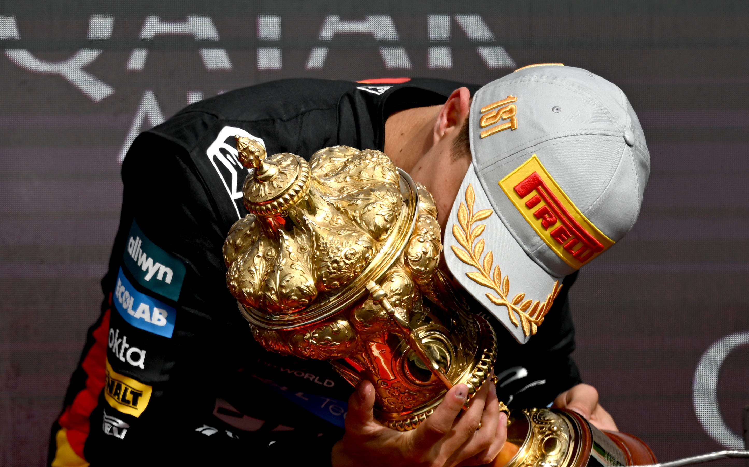 索伯车队横扫迈凯伦,塞恩斯惊艳四座 索伯车队横扫迈凯伦,塞恩斯惊艳四座